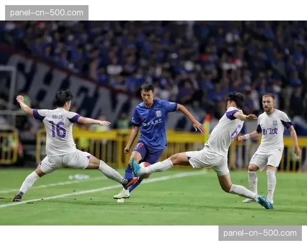 点球!上海申花获得禁区内的间接任意球,阿马杜射门被扑。